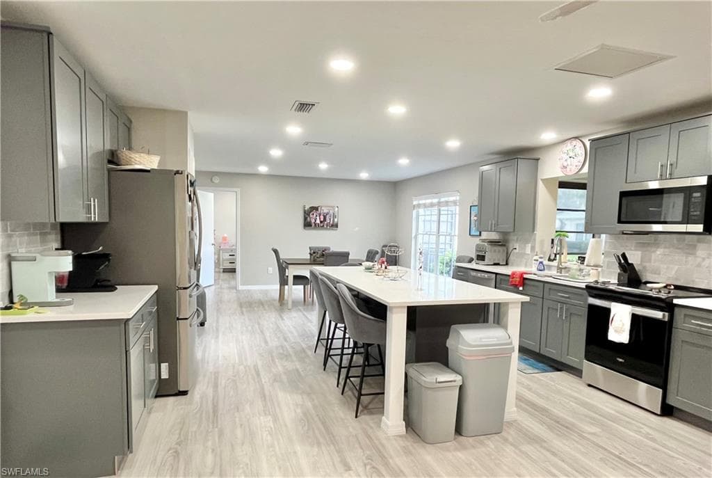 1254 Hazeltine DR-5