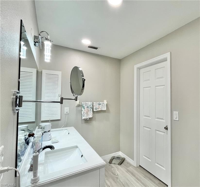 1254 Hazeltine DR-24