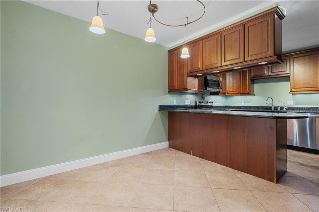 1702 Park Meadows DR 1-8