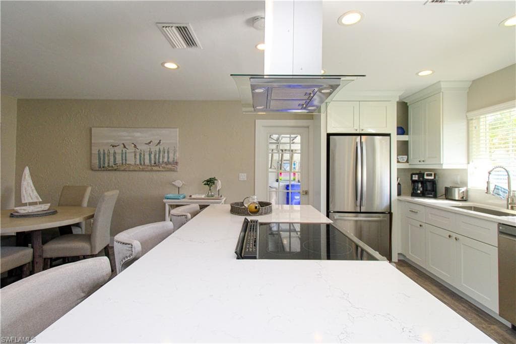 1353 Pelican AVE-17
