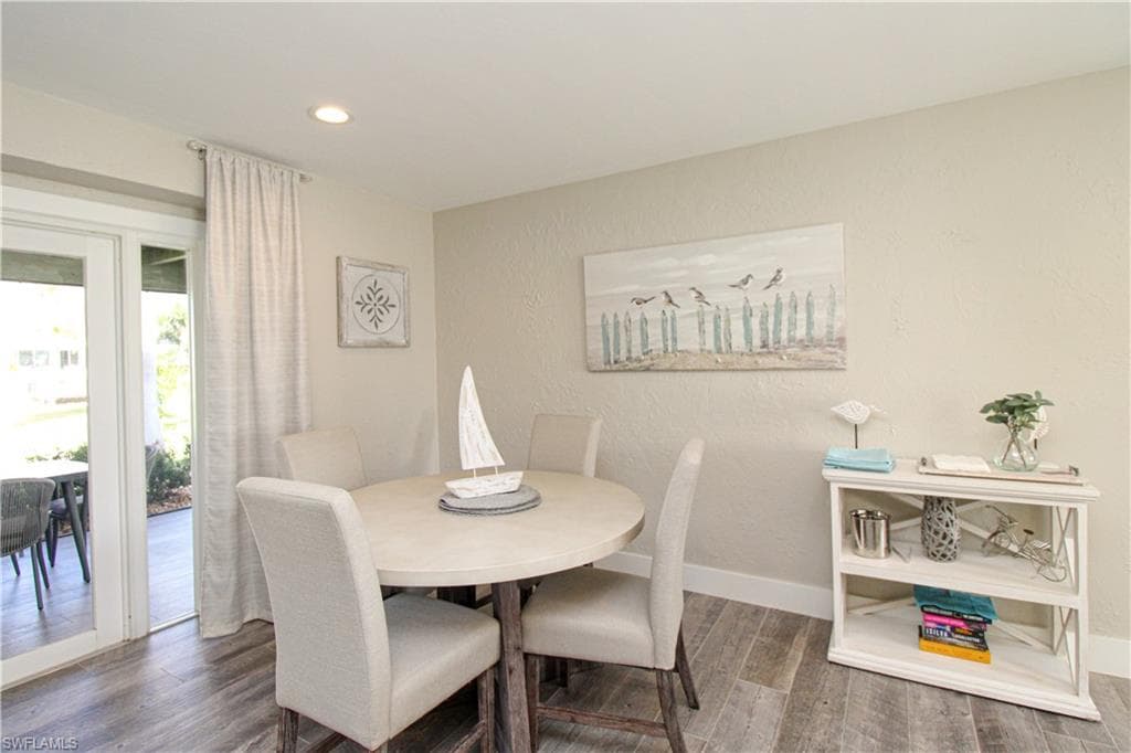 1353 Pelican AVE-16