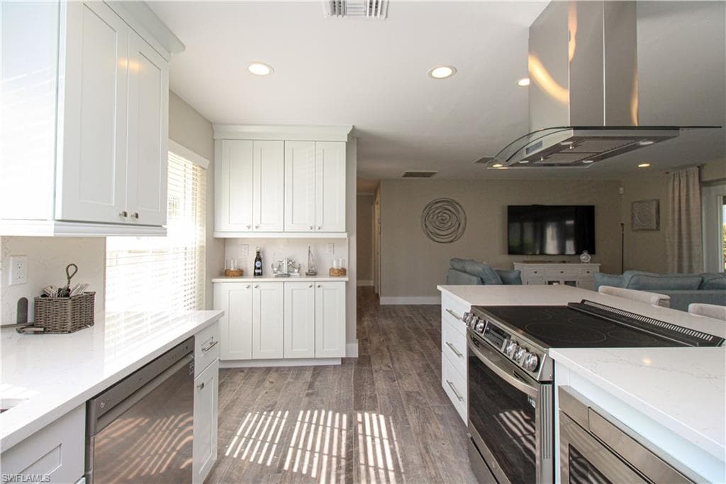 1353 Pelican AVE-22