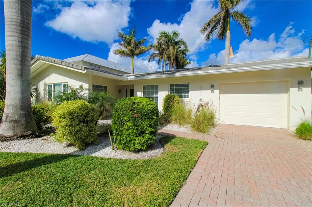 1353 Pelican AVE-3