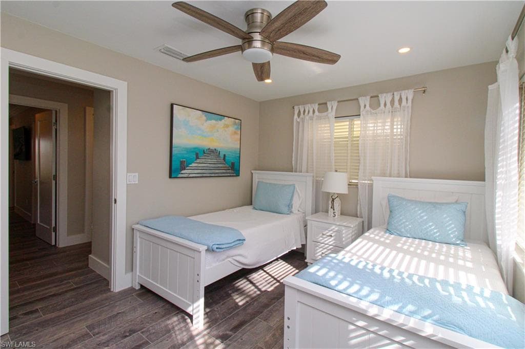 1353 Pelican AVE-32
