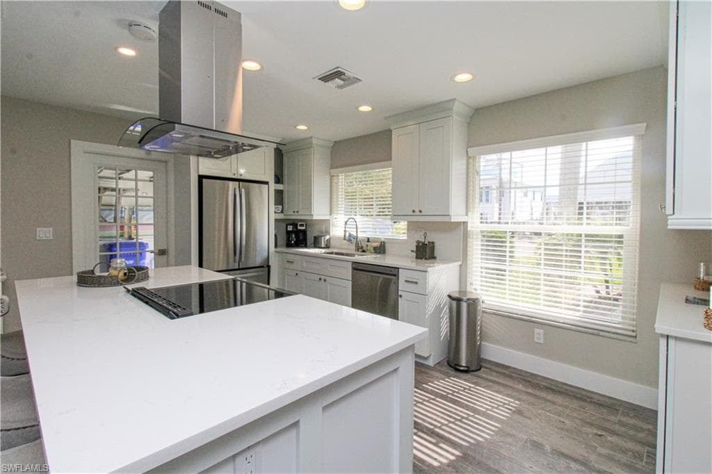 1353 Pelican AVE-20