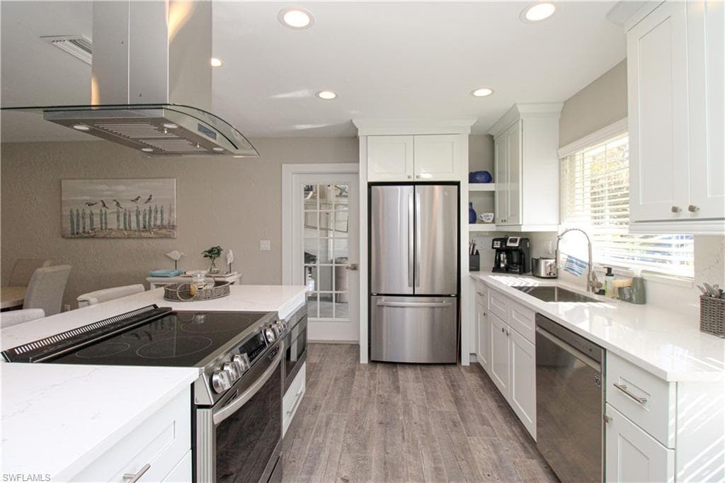 1353 Pelican AVE-24