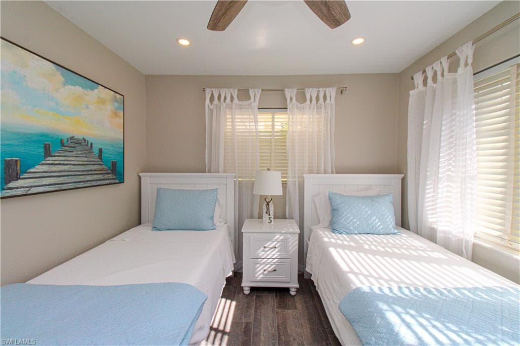 1353 Pelican AVE-30