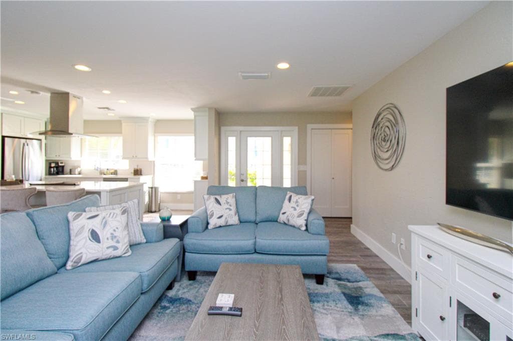 1353 Pelican AVE-14
