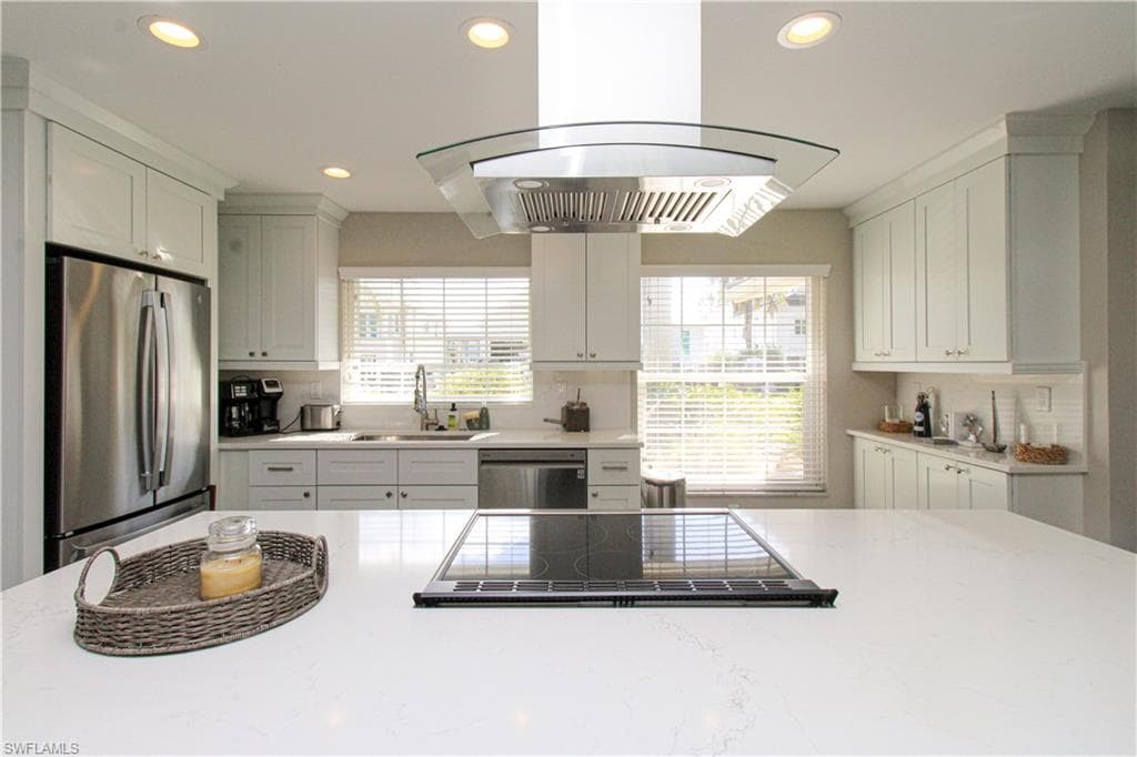 1353 Pelican AVE-18