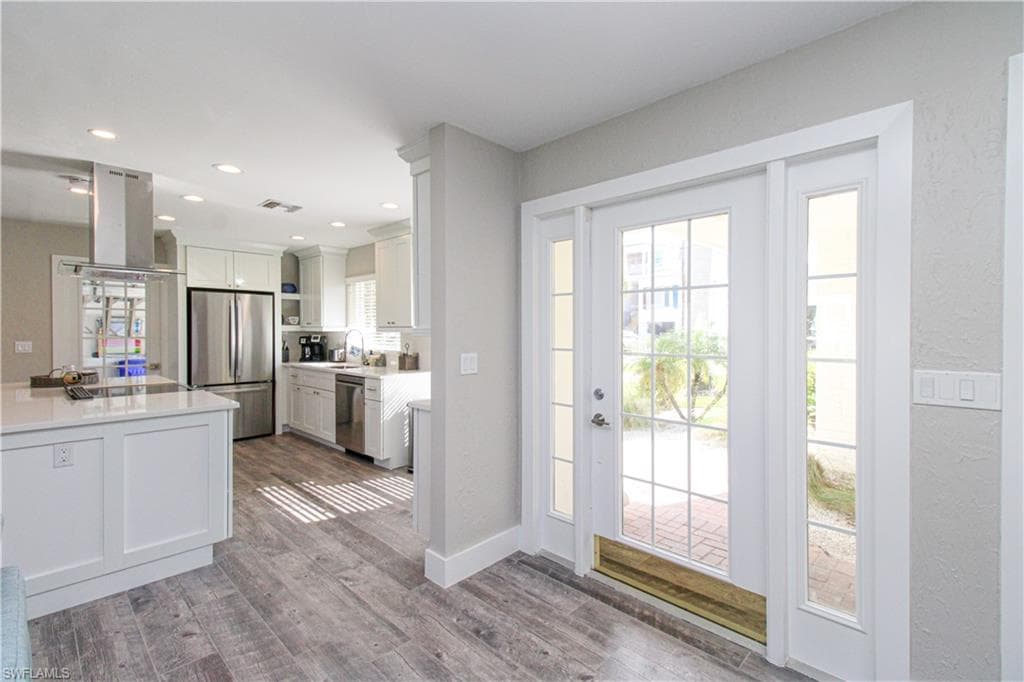 1353 Pelican AVE-11