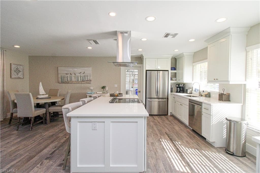 1353 Pelican AVE-19