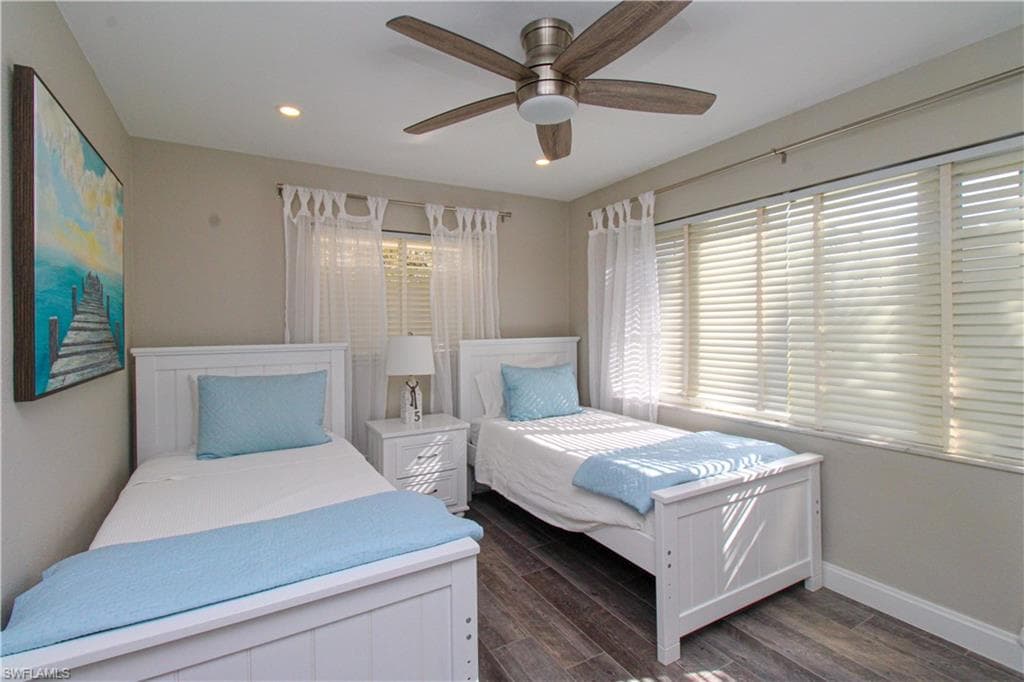 1353 Pelican AVE-31