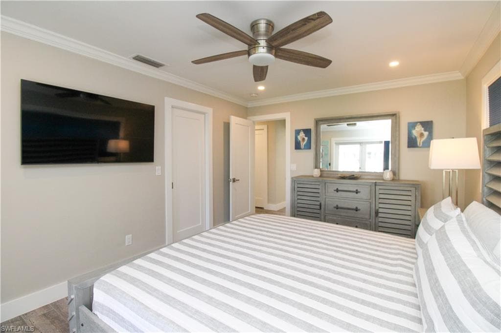 1353 Pelican AVE-29