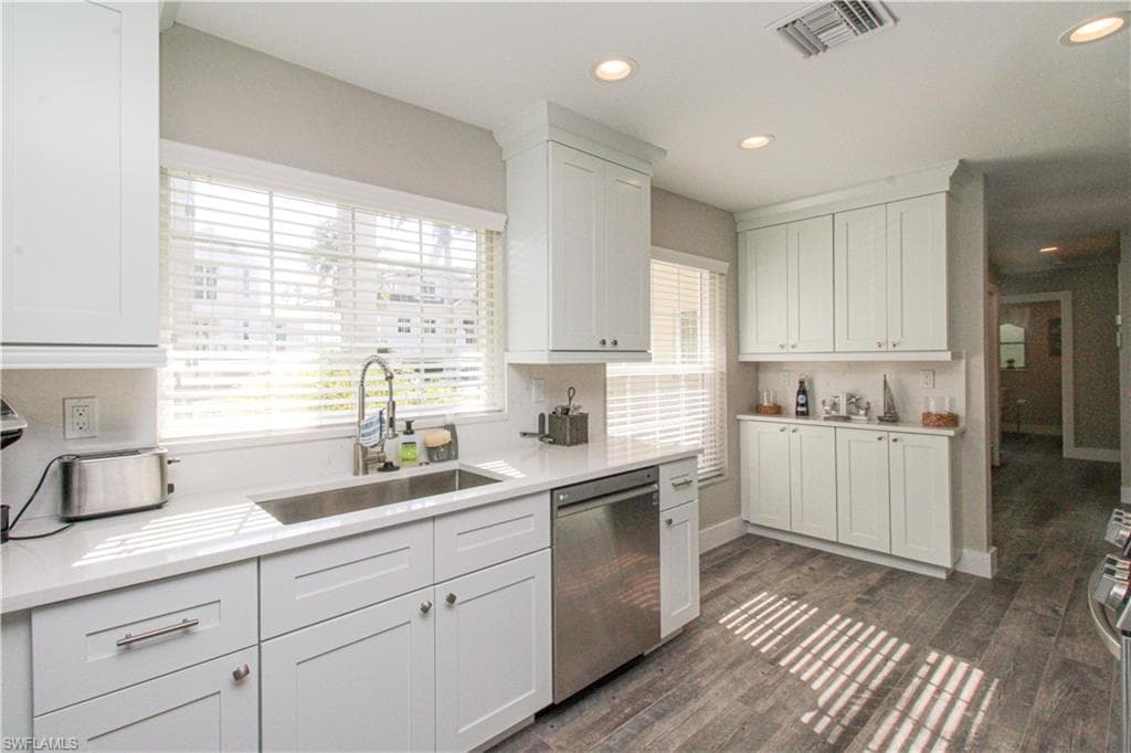 1353 Pelican AVE-21