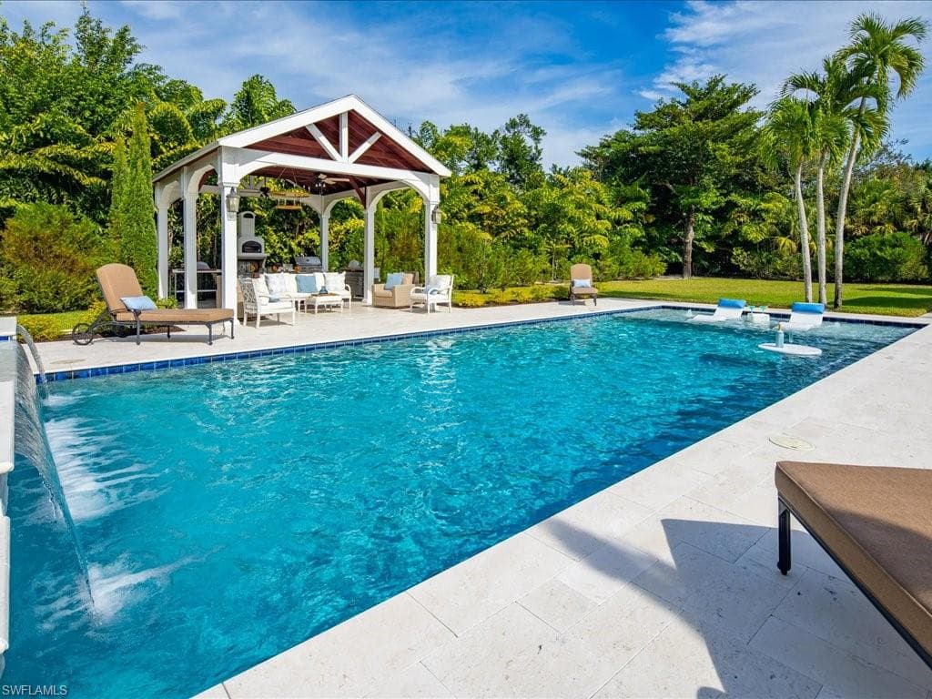 624 Ridge DR-42