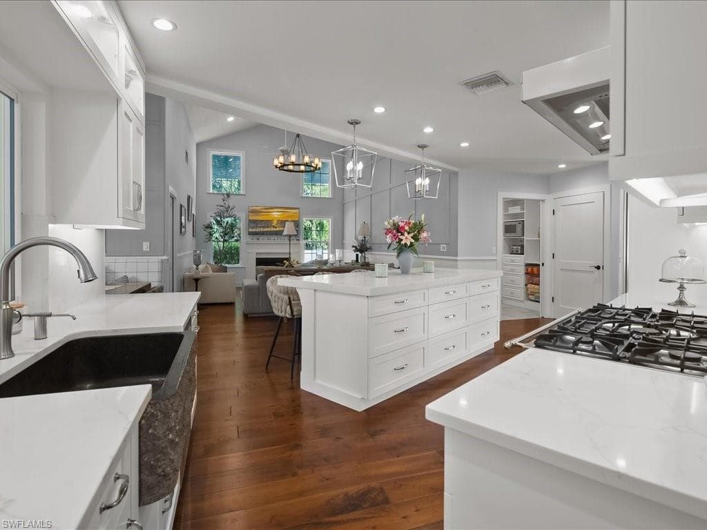 624 Ridge DR-17