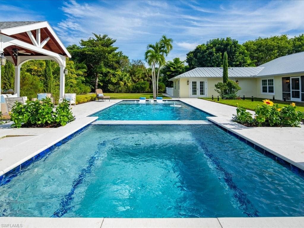 624 Ridge DR-43