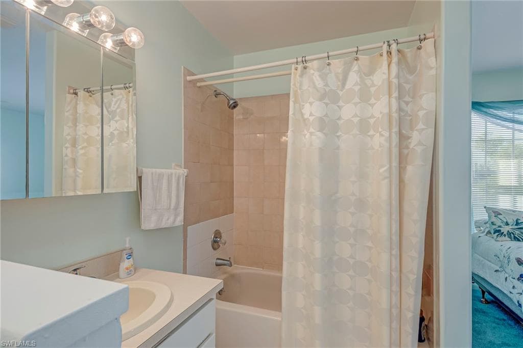 1005 SW 48th TER 2-16