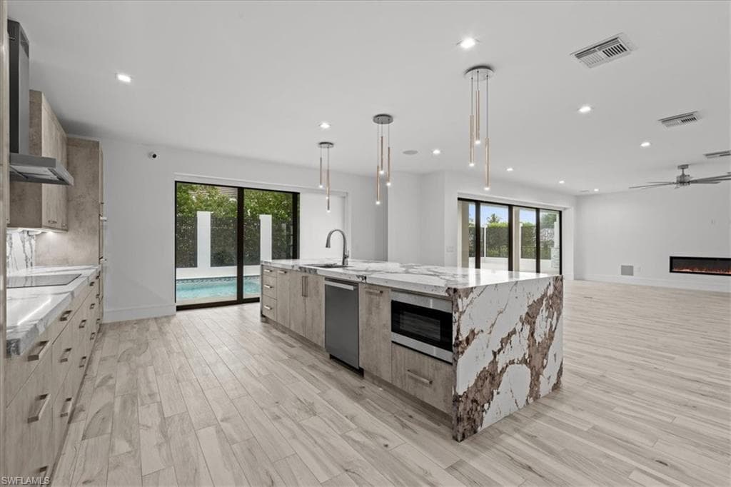3800 Crayton RD-26