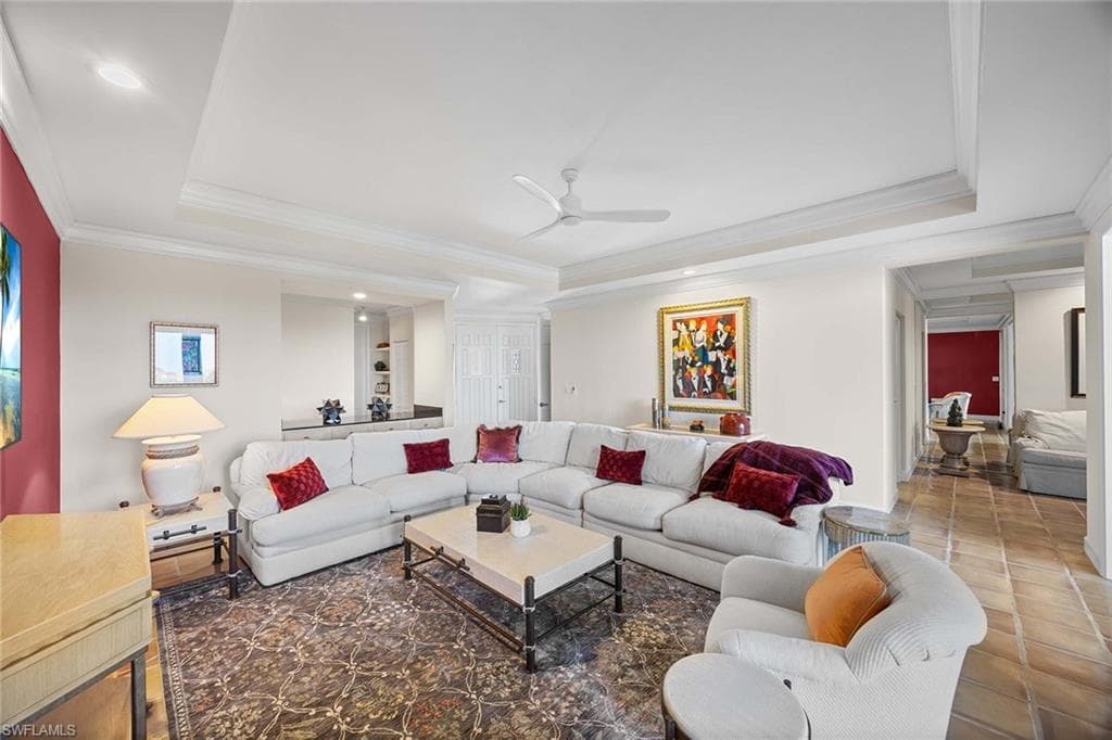 828 Hideaway CIR E 4-434-7