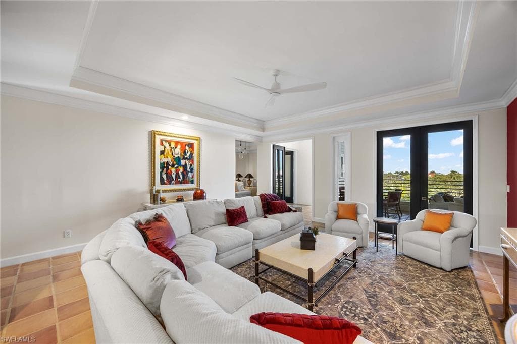 828 Hideaway CIR E 4-434-9