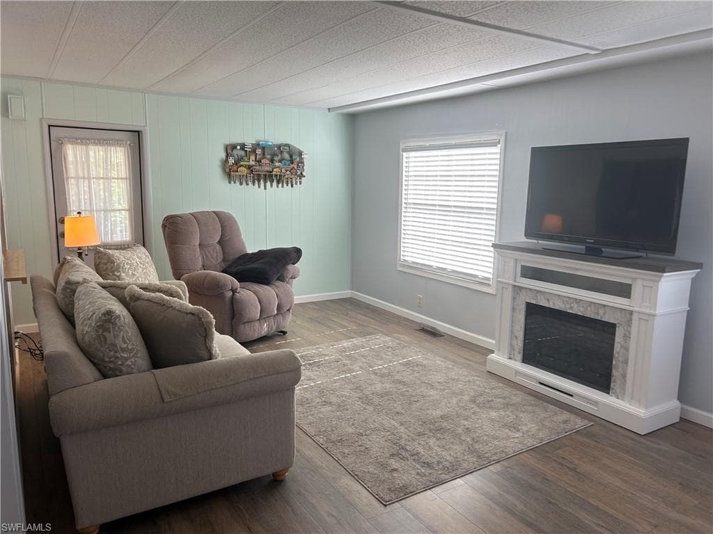 221 Indian Key LN 254-9