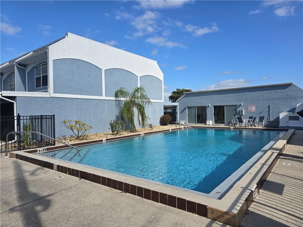4424 SW 8th PL 14-2