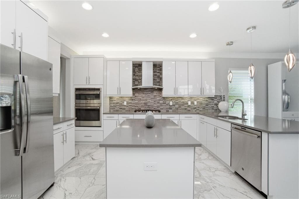 4654 Kensington CIR-10