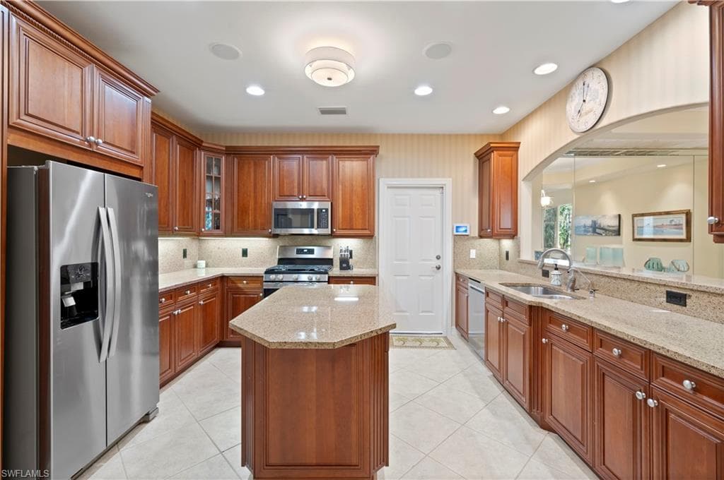 2809 Tiburon BLVD E 2-9