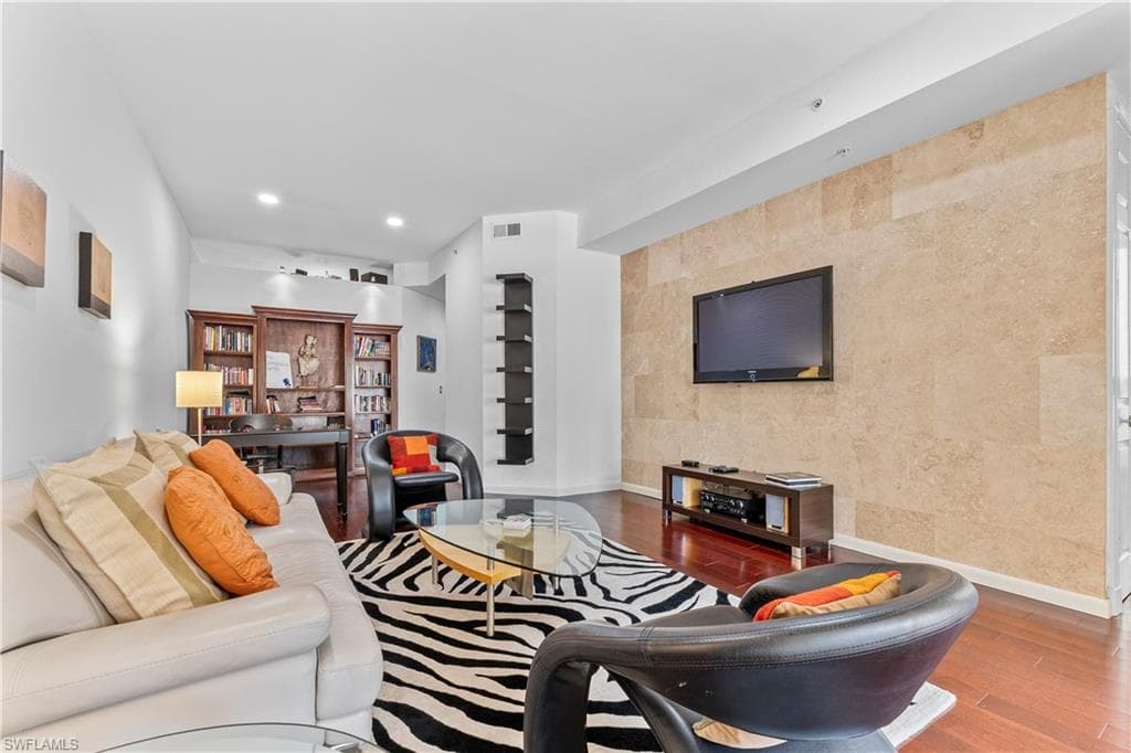 1845 Les Chateaux BLVD 202-24