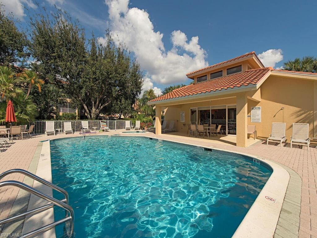 1845 Les Chateaux BLVD 202-34