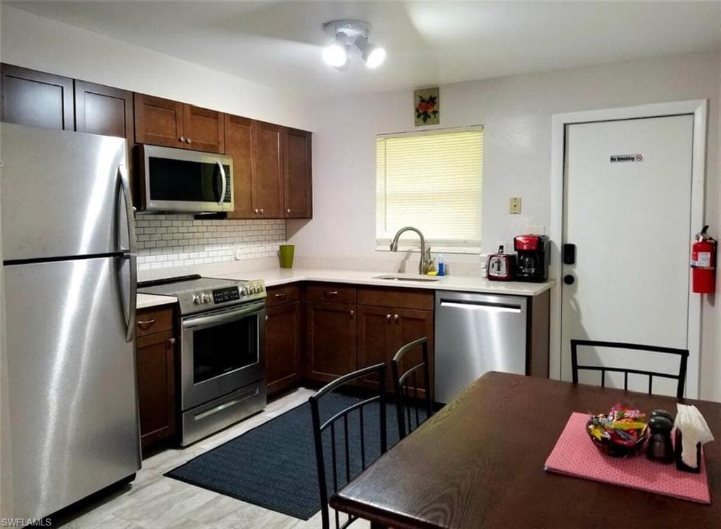 1136 Michigan AVE-3