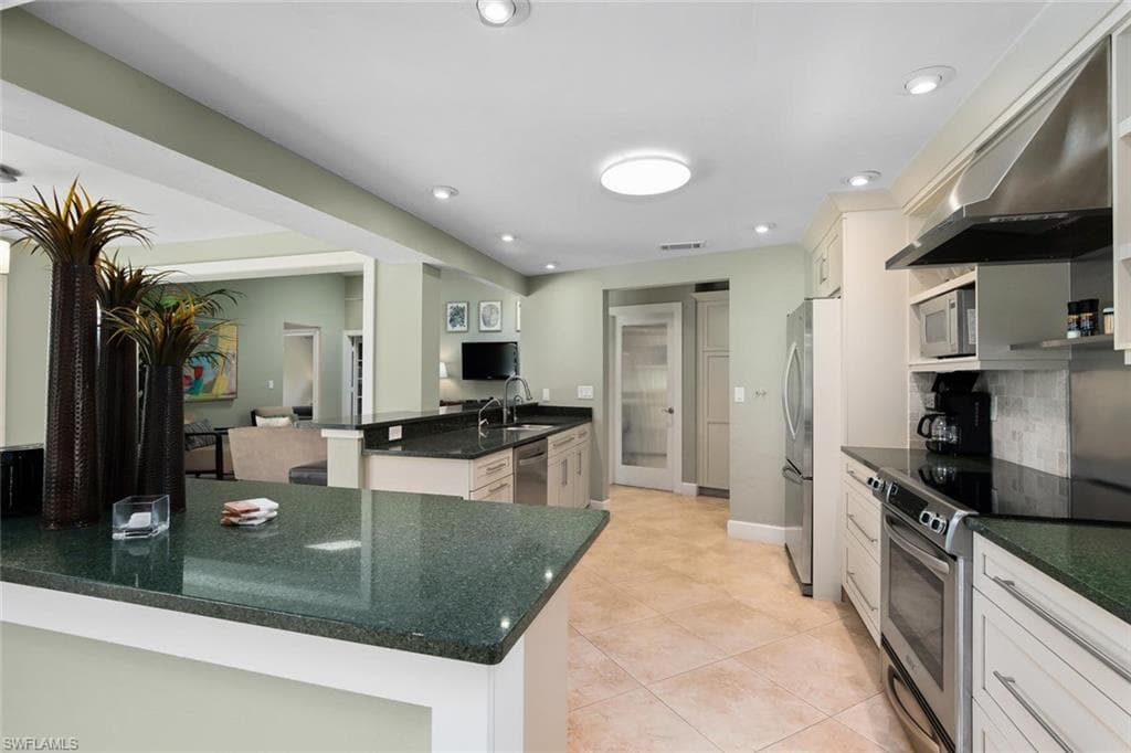 9977 Treasure Cay Ln-5
