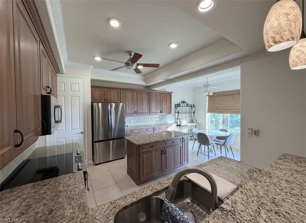 12038 Covent Garden CT 704-13