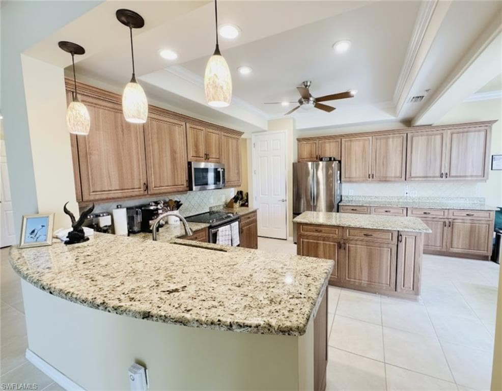 12038 Covent Garden CT 704-12