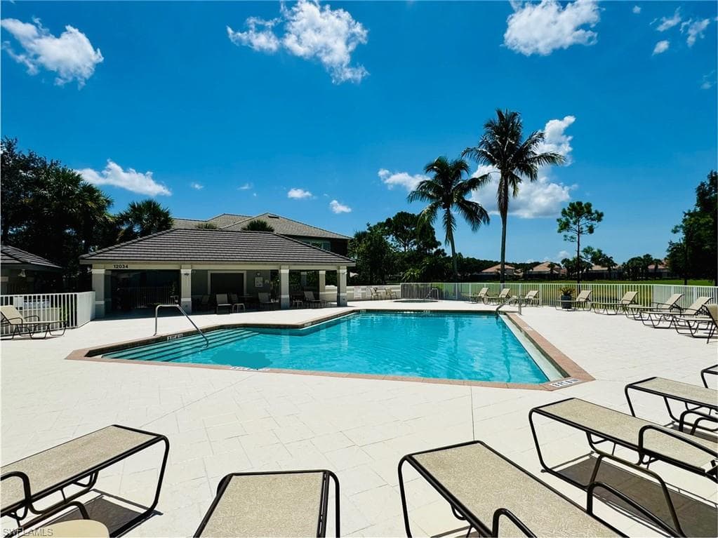 12038 Covent Garden CT 704-18