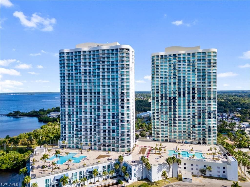 3000 Oasis Grand BLVD 1206-27