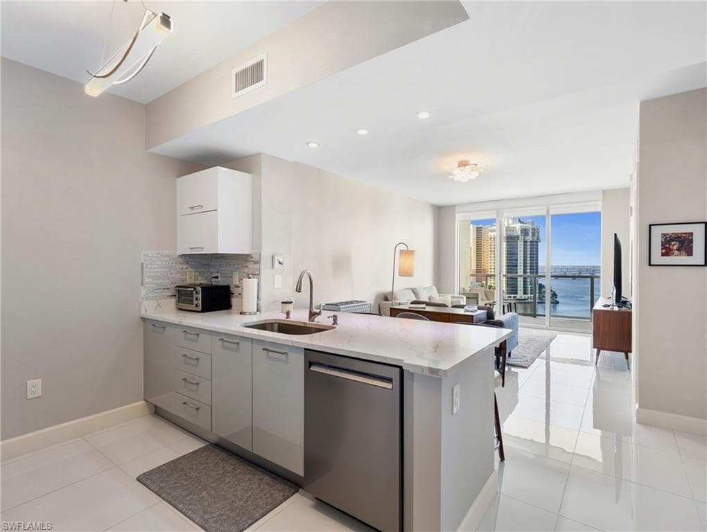 3000 Oasis Grand BLVD 1206-2