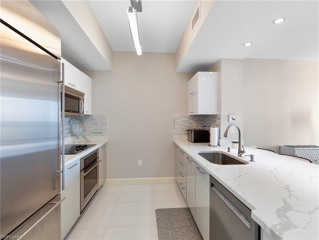 3000 Oasis Grand BLVD 1206-13