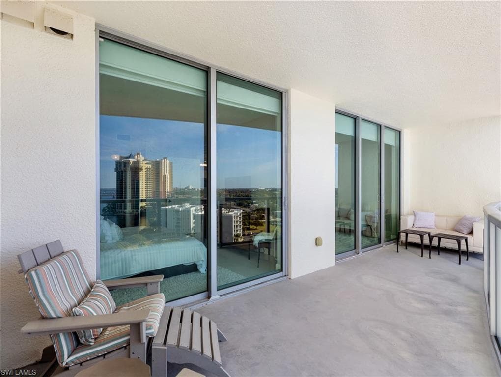 3000 Oasis Grand BLVD 1206-22