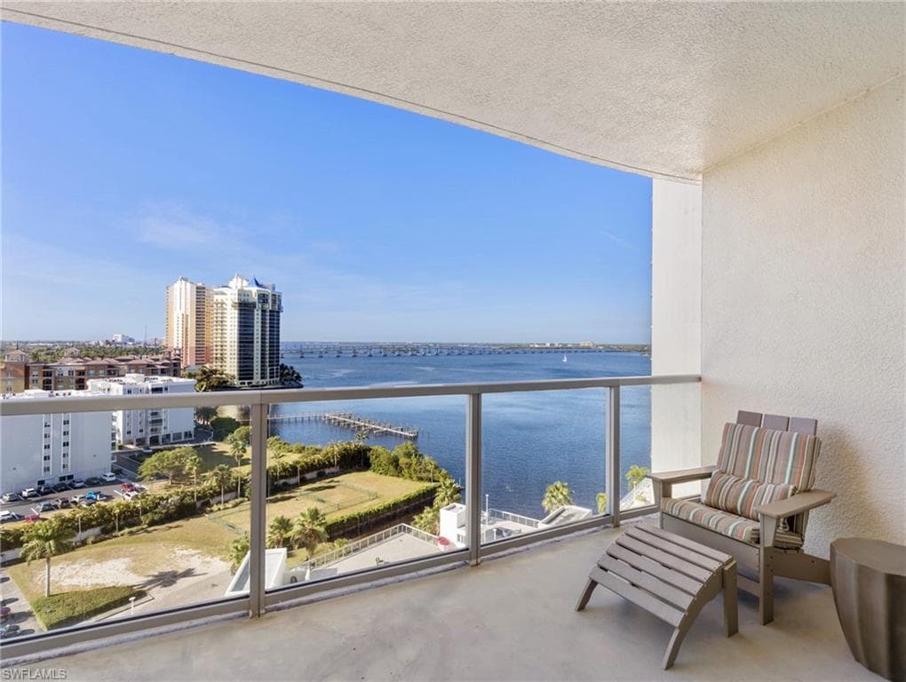 3000 Oasis Grand BLVD 1206-18
