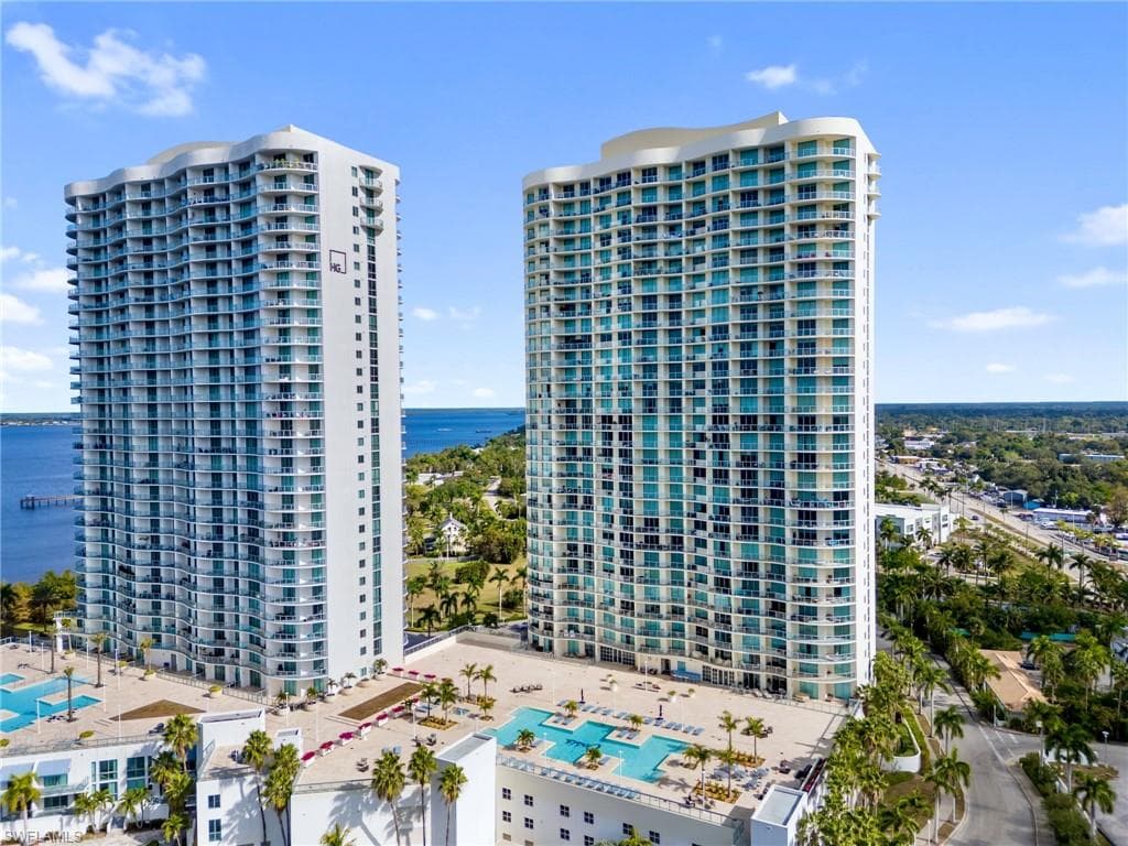 3000 Oasis Grand BLVD 1206-48