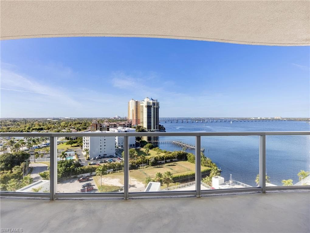 3000 Oasis Grand BLVD 1206-19