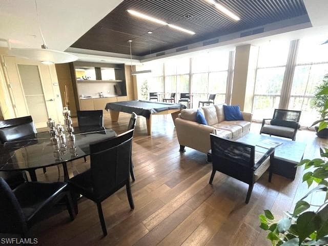 3000 Oasis Grand BLVD 1206-35