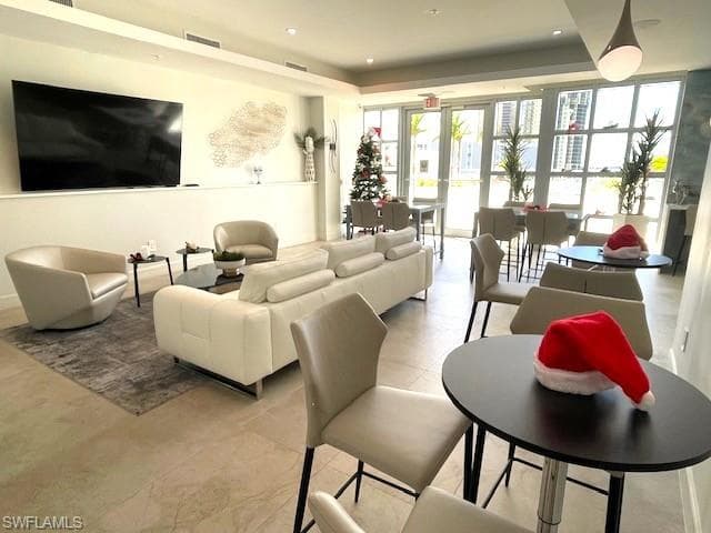 3000 Oasis Grand BLVD 1206-39