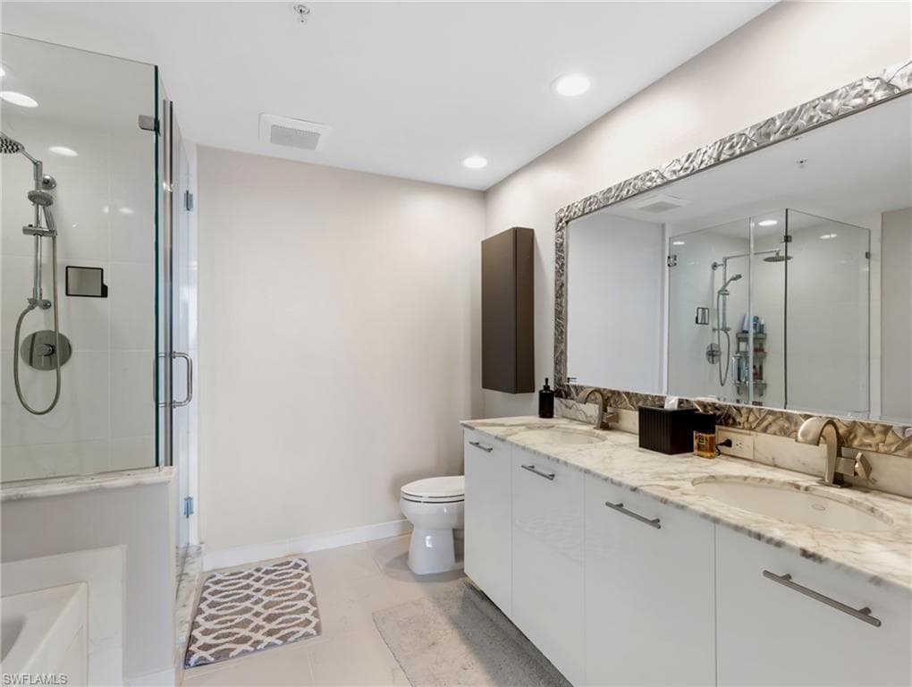 3000 Oasis Grand BLVD 1206-25