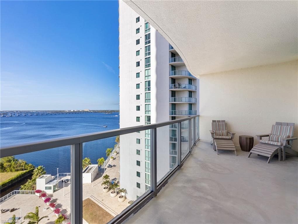 3000 Oasis Grand BLVD 1206-21