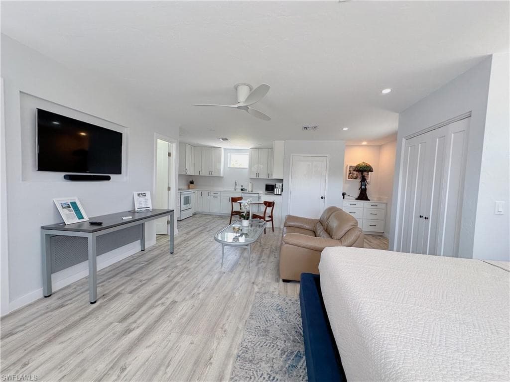 1308 Rosemary LN-16