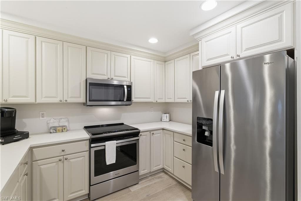 221 9th ST S 217-8