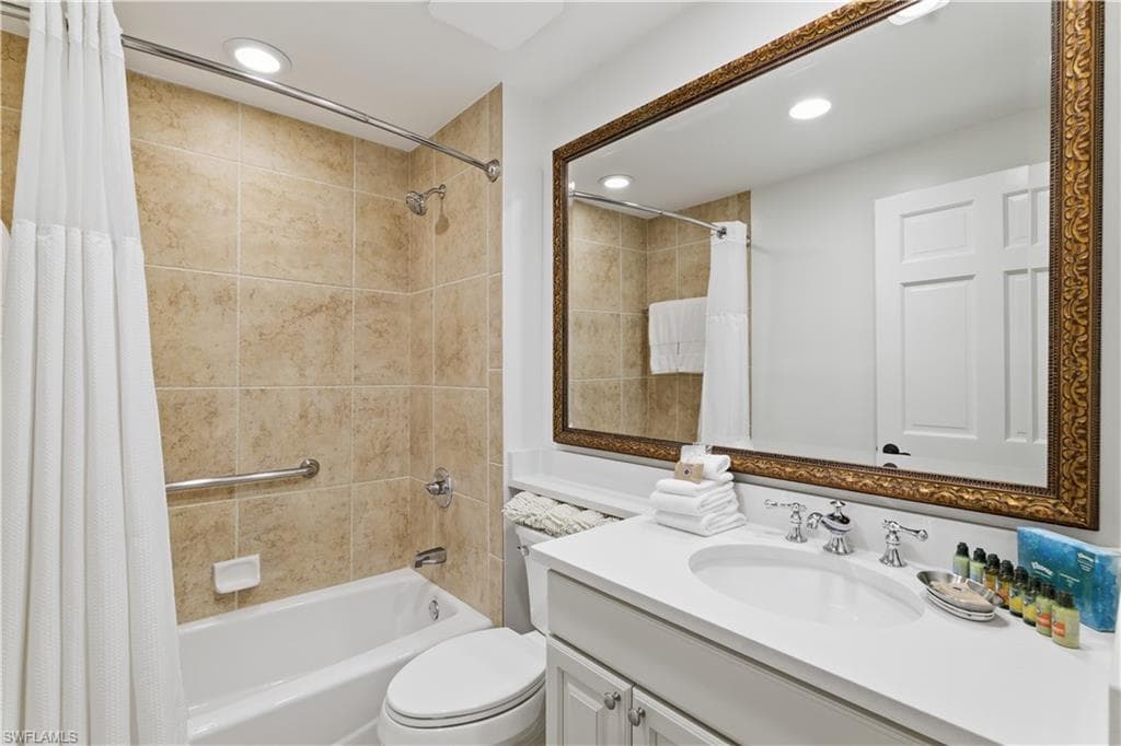 221 9th ST S 217-21